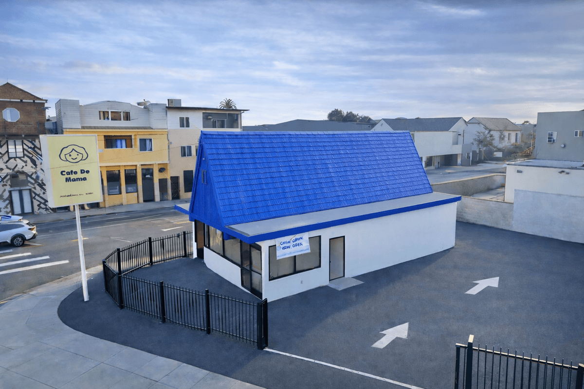 Cafe de Mama Building